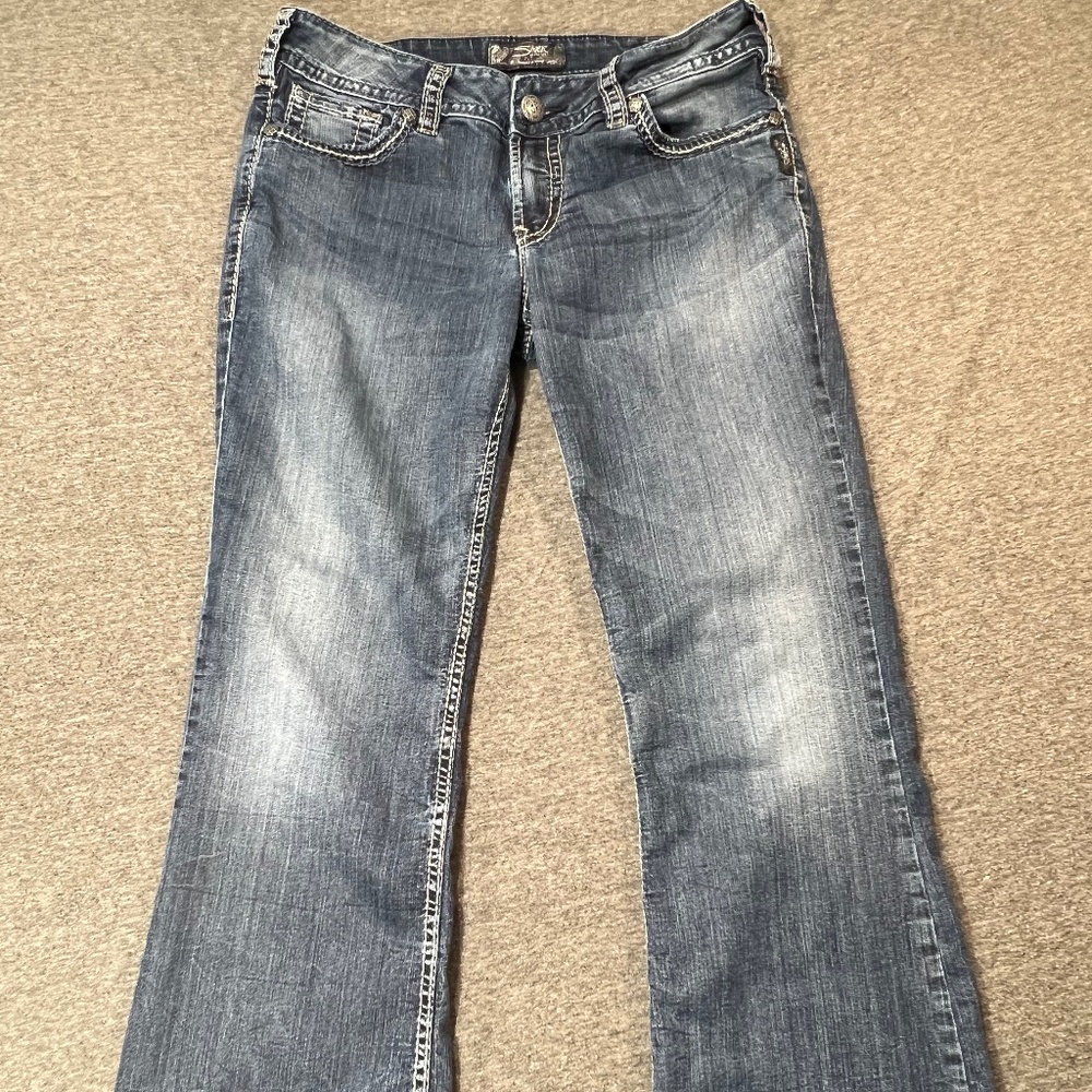 Silver Suki Mid Rise Mid Wash Bootcut Jeans Size 31W/32L